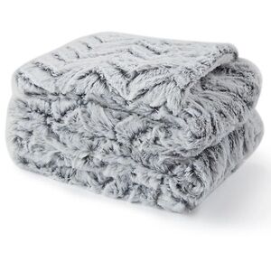 Cozy oversized scarf with cozy and convenient pockets